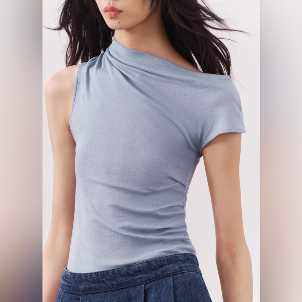 NEVER WORN size small ruched top with tags